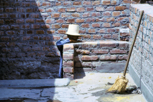 Arequipa_15_StrawHat&Broom_g.jpg