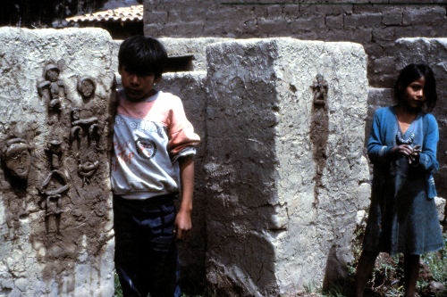 Ollantaytambo_1_Children_g.jpg
