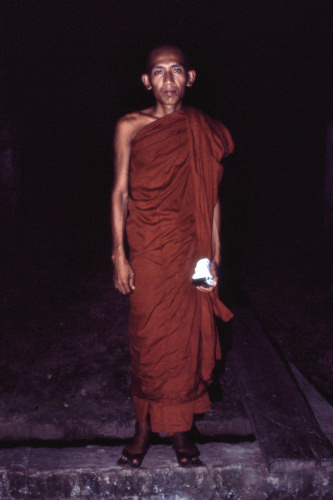 Rangoon_11_Monk_g.jpg