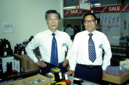 Tokyo_20_DepartmentStoreEmployees_g.jpg