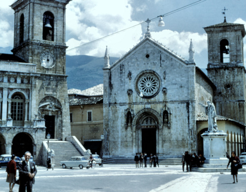 Norcia_1_RomanesqueChStatueStBenedict_g2.jpg