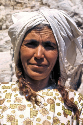 People_5_WomenAtAnamar_g.jpg