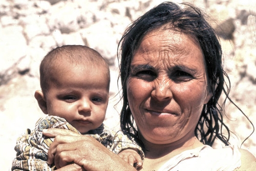 People_6_Woman&ChildAtAnamar_g.jpg