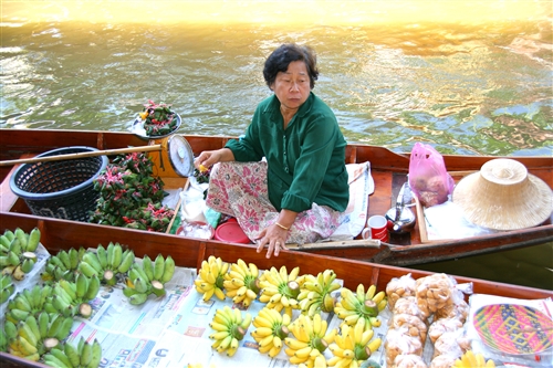 Thailand_Canals_FloatingMarket_9604.jpg